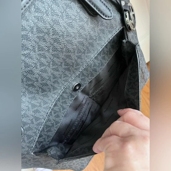 🖤Michael Kors Signature Black Tote Bag🖤 - Picture 9 of 14